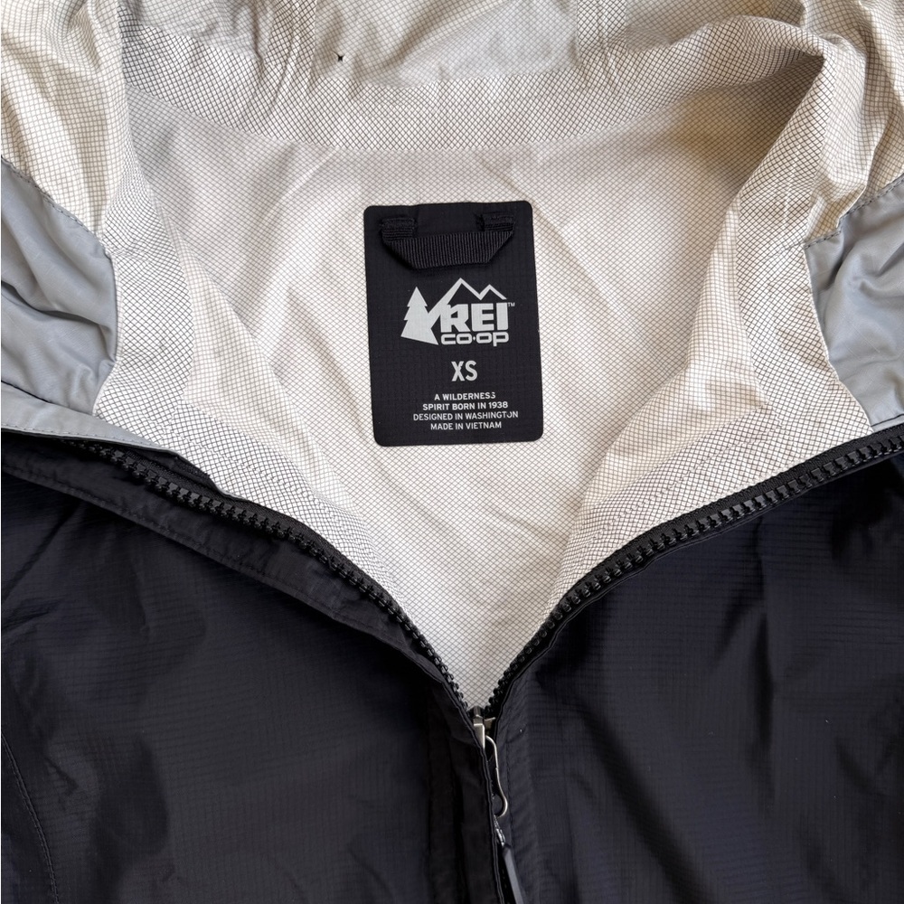 REI Women’s  Hooded Rain Jacket - Picture 5 of 6